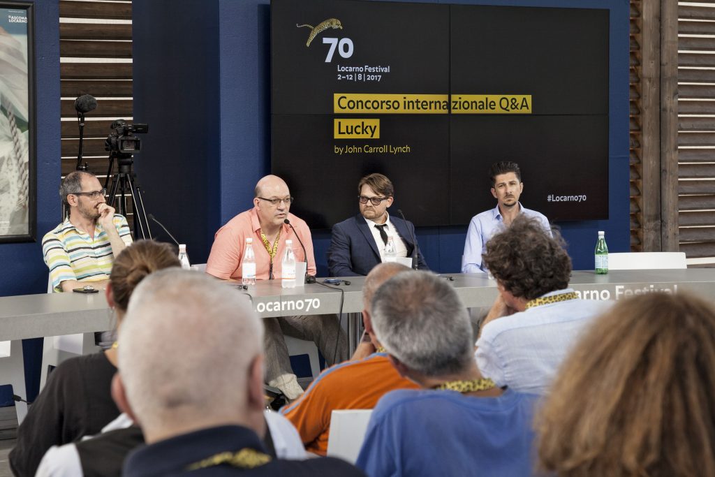 John Carrol Lynch, regista di Lucky, con Harry Dean Stanton, con sulla destra i due co-sceneggiatori, in uno dei tanti Forum (Stefano Spinelli)