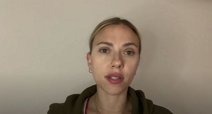 Scarlett Johansson nel suo statement politico su YouTube (YouTube)
