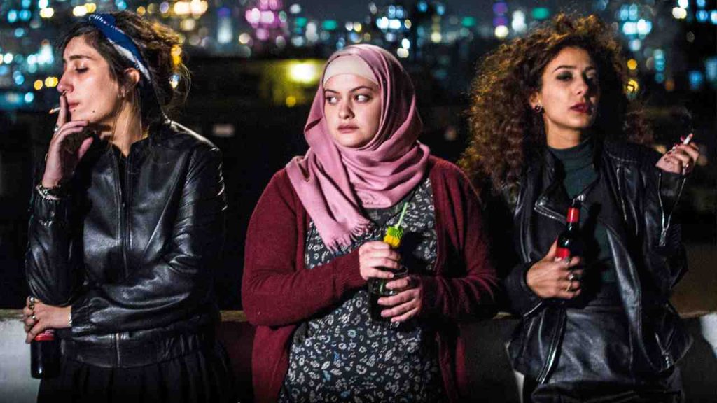 Una scena di Libere, disobbedienti, innamorate, di Maysaloun Hamoud (youtube)