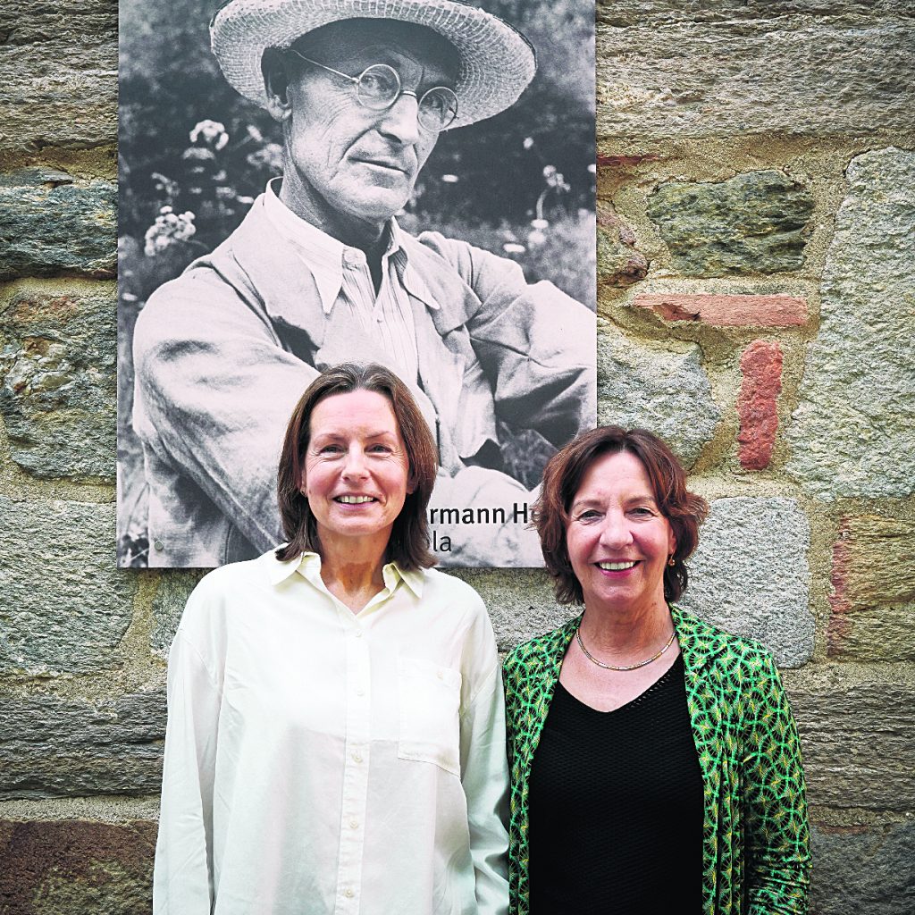 Da sinistra Eva Zimmermann e Regina Bucher, direttrice del Museo Hermann Hesse
