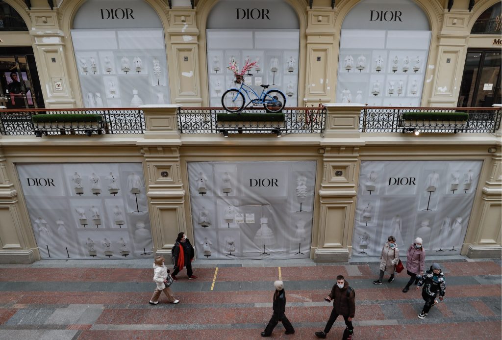 Le aziende occidentali, compresi i marchi di lusso, lasciano la Russia: negozio Dior a Mosca (Keystone)