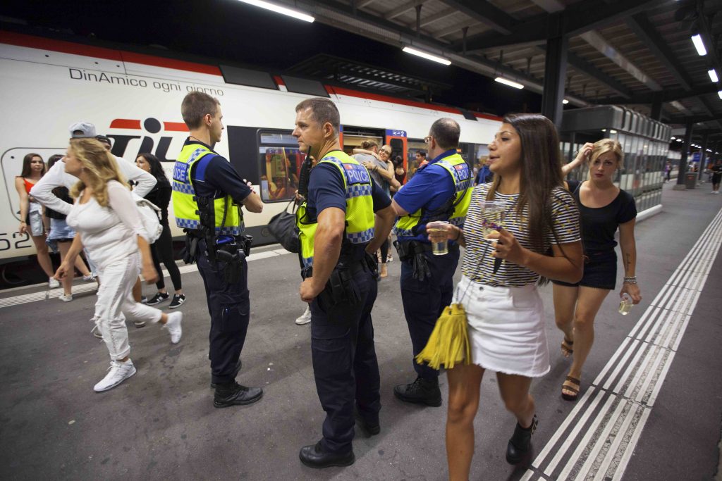 ...i festaioli della notte un'altra