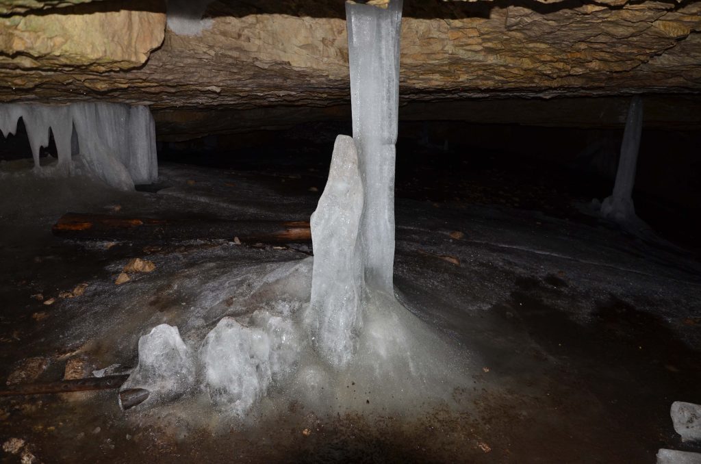 Stalagmiti di ghiaccio