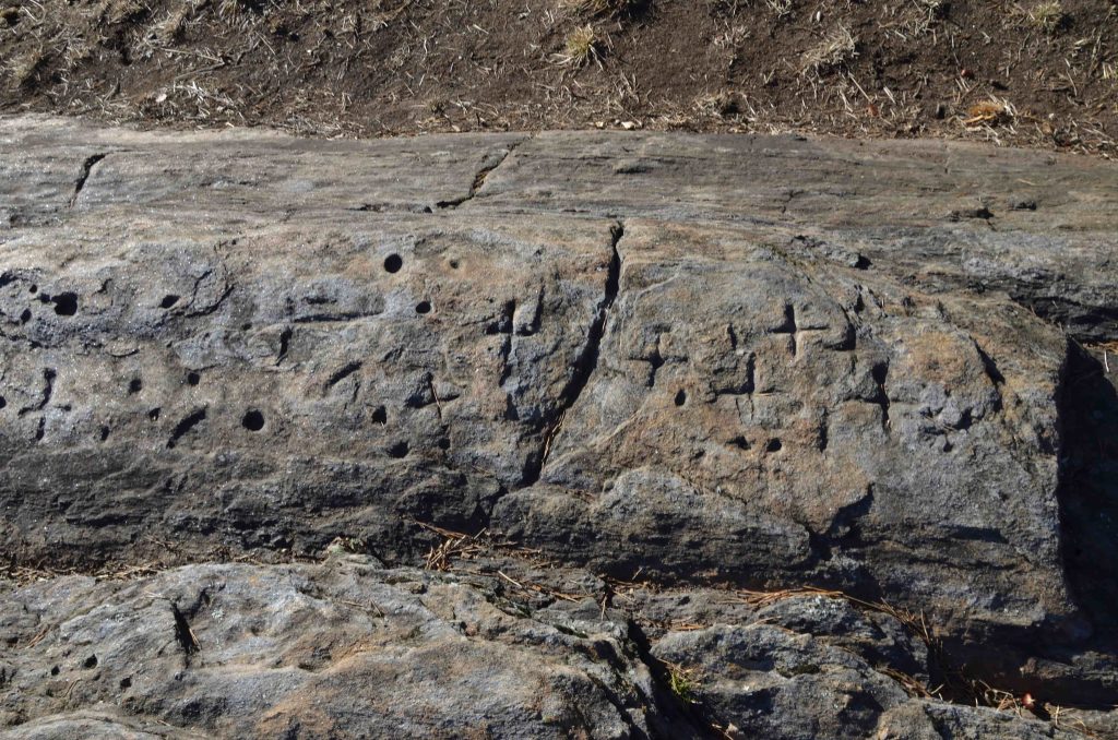 160 incisioni sul masso del Pian de la Conca (Romano Venziani)