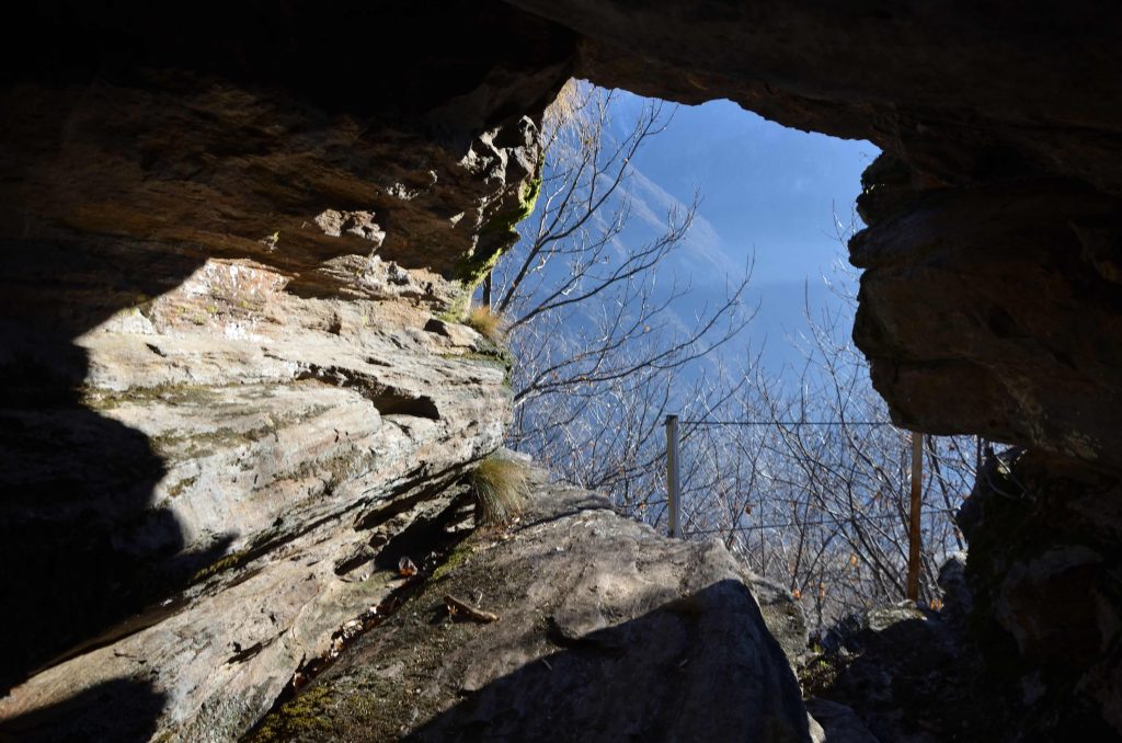 L'entrata della grotta verso Levante (Romano Venziani)