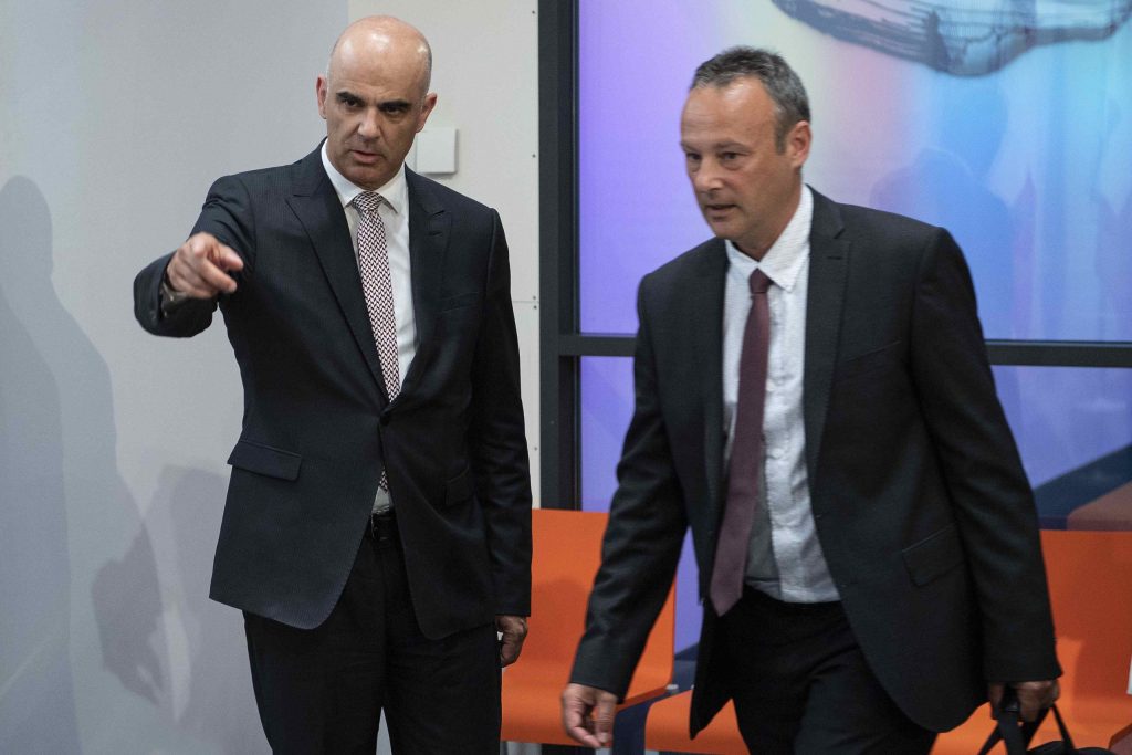 Alain Berset, con il neo designato direttore dell’Ufficio federale delle assicurazioni sociali, Stephane Rossini (Keystone)