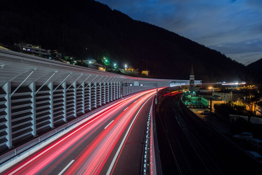 La A2 a Bissone: il Fondo per le strade nazionali servirebbe anche per finanziare il potenziamento a 6 corsie dell'autostrada tra Lugano e Mendrisio entro il 2030