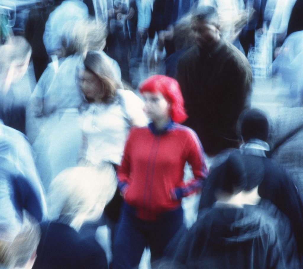 Nelle grandi città uomini e donne sviluppano una sorta di anestesia emotiva, di fronte ai troppi stimoli (Keystone)