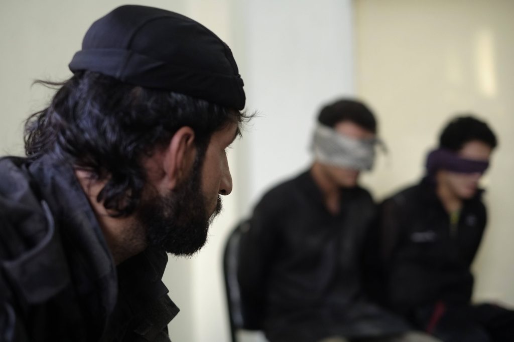 Si calcola che nelle prigioni curde in Siria, fra i 300 jihadisti occidentali ci sia una ventina di persone con passaporto svizzero (Keystone)