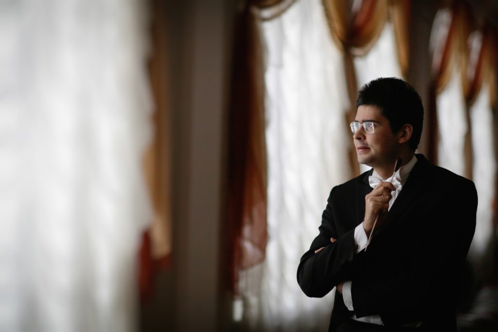 Il direttore d'orchestra Valentin Uryupin (valentinuryupin.com)