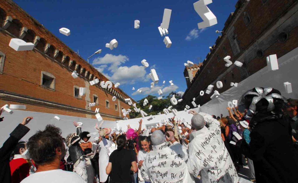 Hamlice, nel cortile del carcere (foto Stefano Vaja)