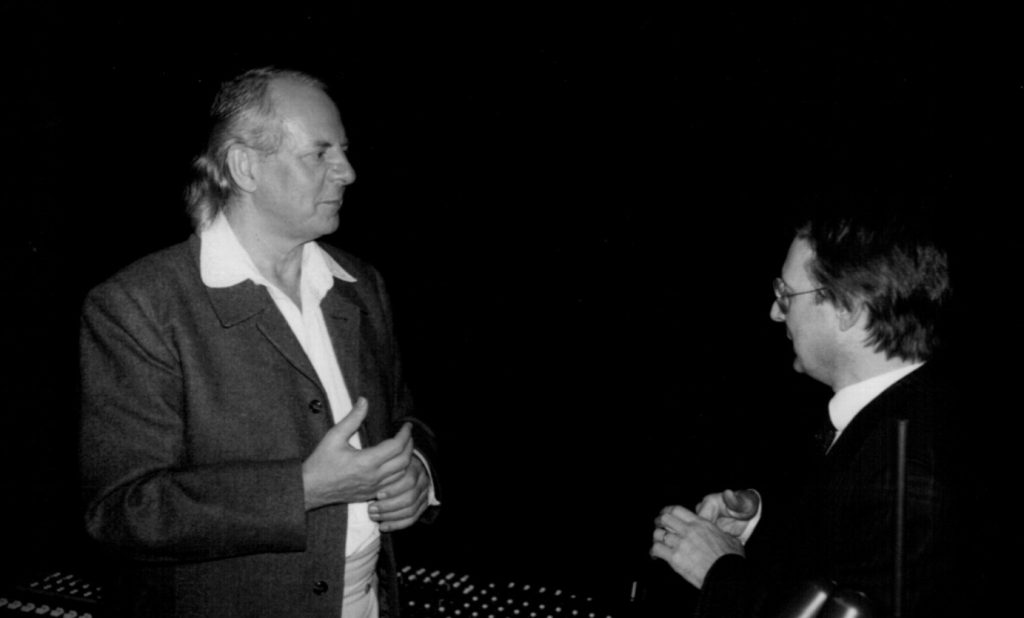 Karlheinz Stockhausen (a sin.) con Carlo Piccardi a Lugano nel 1989