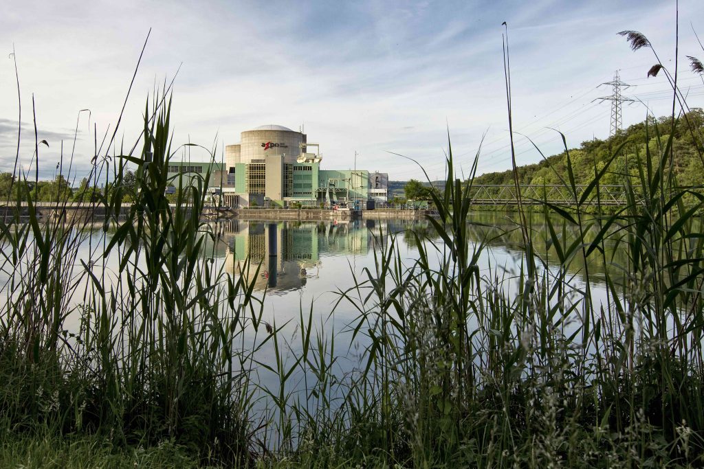 La centrale di Beznau 1, nel canton Argovia, è stata inaugurata nel 1969 ed è oggi il reattore in funzione più vecchio al mondo (Keystone) 