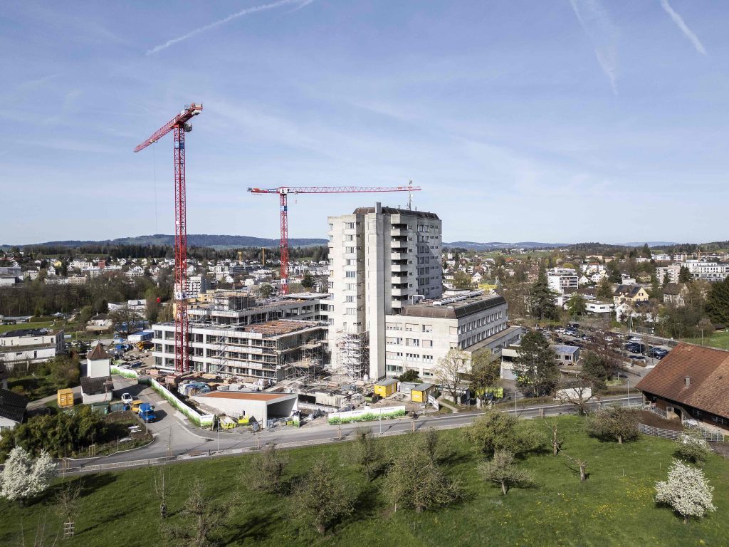 Veduta aerea dell’ospedale di Wetzikon, che è stato messo in moratoria concordataria provvisoria (Keystone)
