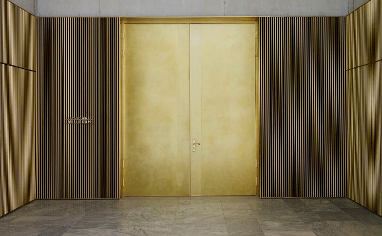 Il portone del Salone da ballo del nuovo Kunsthaus di Zurigo (Keystone)