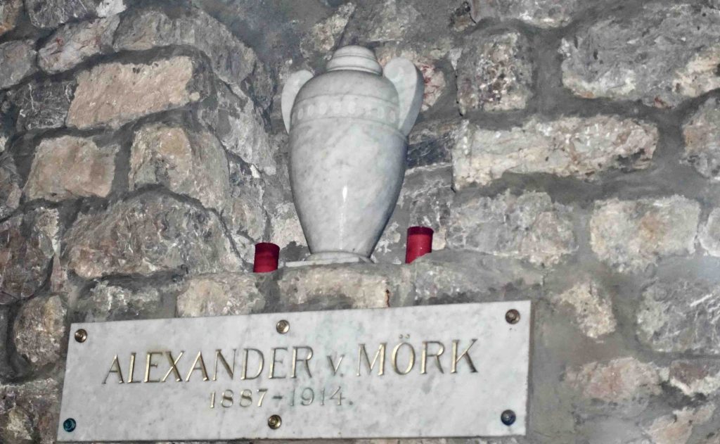 Urna con le ceneri di A. von Mörk Dom (Venziani)
