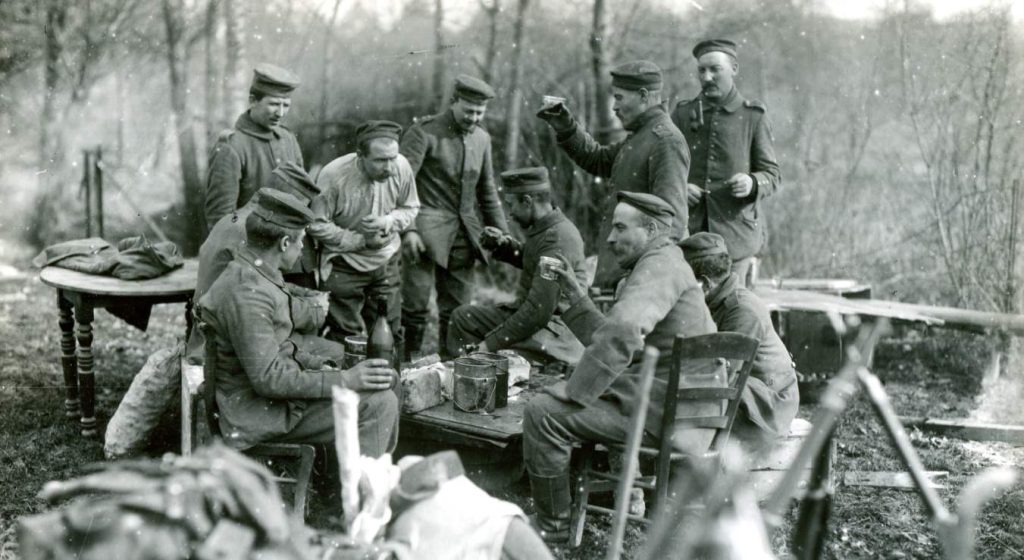 Soldati tedeschi mentre mangiano, Prima guerra mondiale (Keystone)
