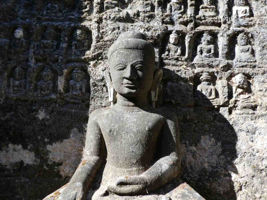 La pagoda di Kothaung, a Mrauk-U, è decorata con decine di migliaia d’immagini del Buddha (Massimo Morello)