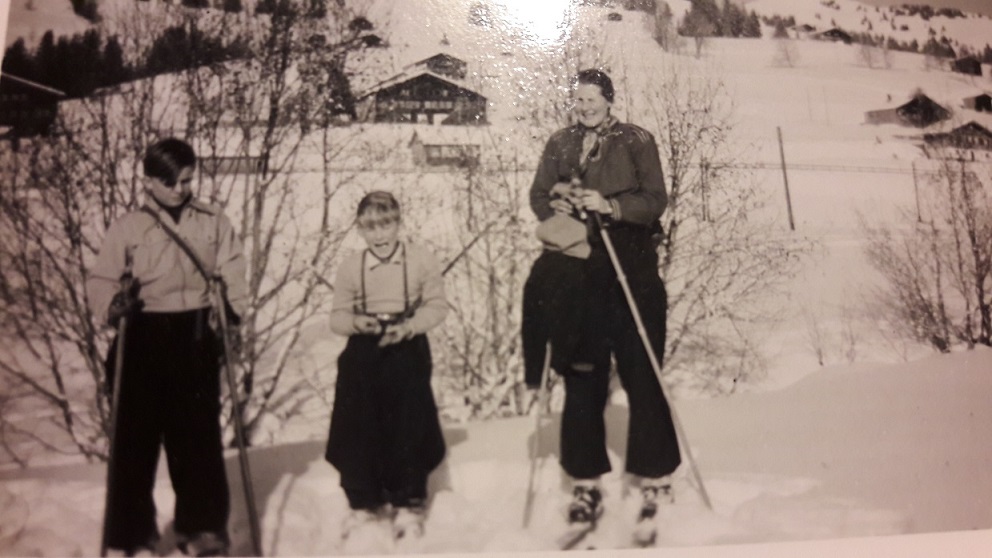 Da sin. «Friewi», G. von Erlach e la madre, 1950 (G. v. Erlach)