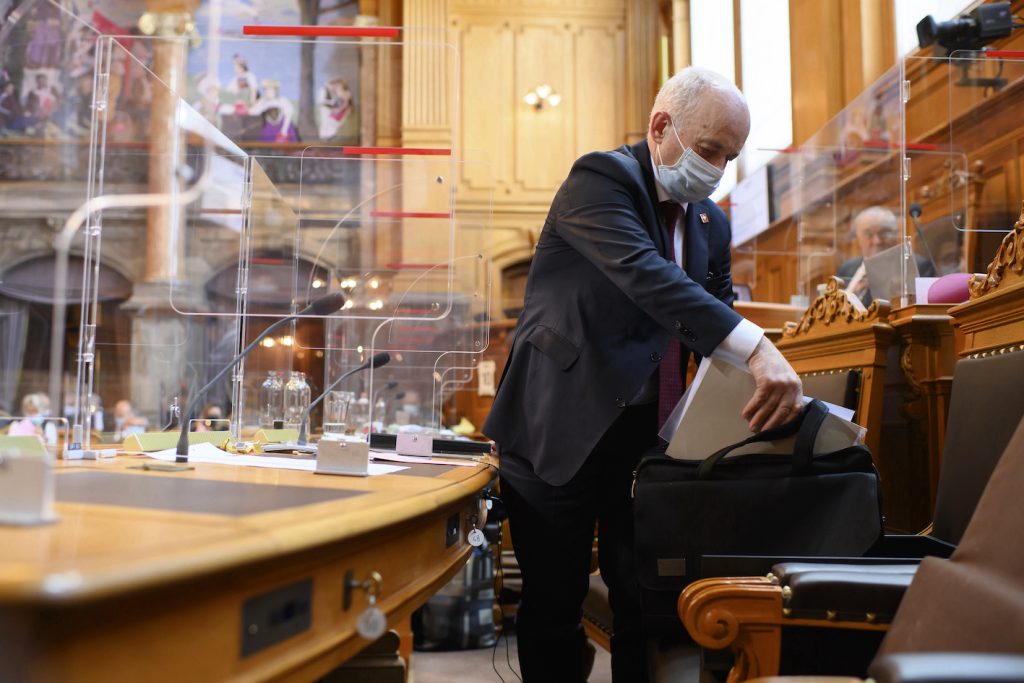 Ueli Maurer è fiducioso di poter limitare i danni per le aziende svizzere (Keystone)