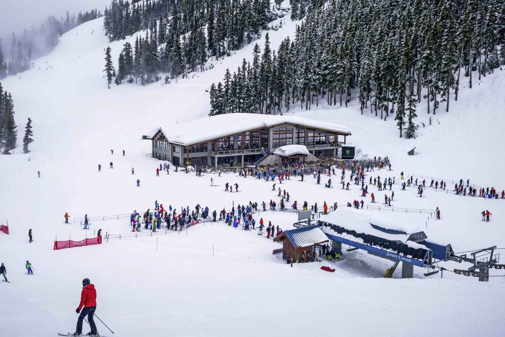 Coda alla seggiovia di Jersey Cream a Whistler, British Columbia (Canada) (alamy)