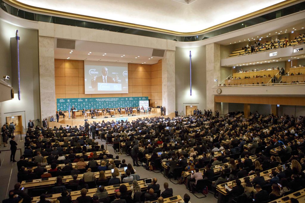 Gli investimenti sostenibili sono diventati un tema di portata globale: nella foto il discorso di Alain Berset al World Investment Forum  2018, a Ginevra (Keystone)