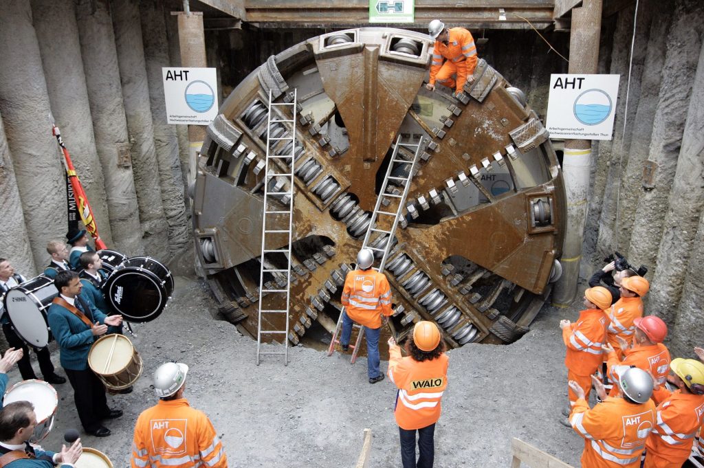 La galleria di scarico delle acque del lago di Thun, inaugurata nel 2008 (Keystone)