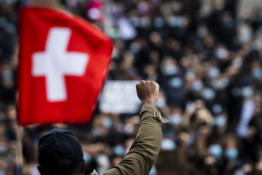 In Svizzera il razzismo nei confronti di persone di colore rimane la causa di discriminazione più frequente (Keystone)