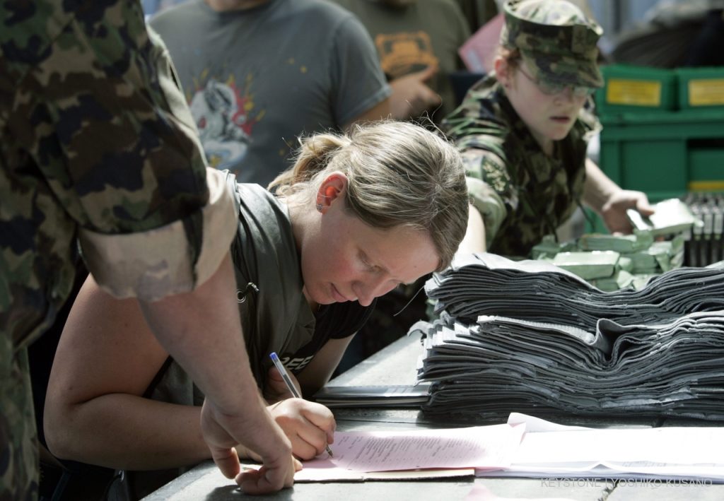 Oggi le donne rappresentano lo 0,9 per cento degli effettivi dell’esercito, nel 2030 si vorrebbe raggiungere il 10 per cento (Keystone)