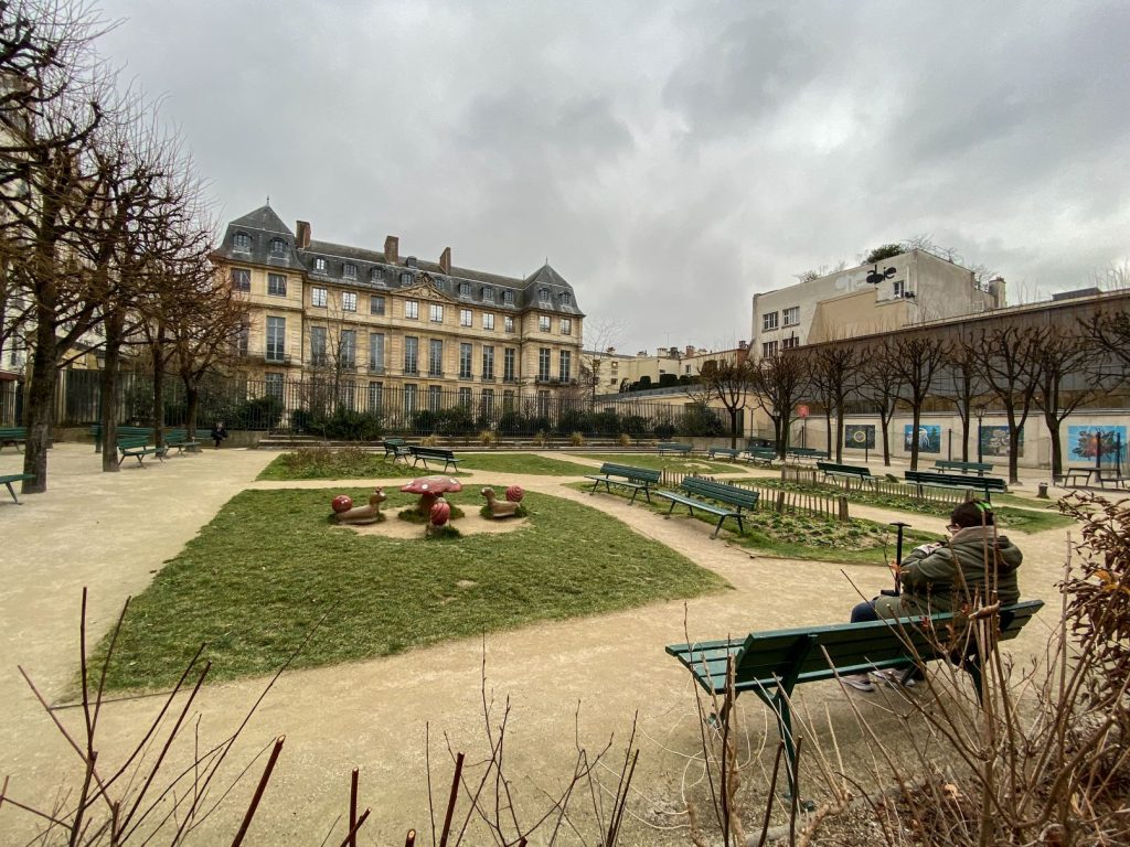 Parigi, il Marais – scorcio del Jardin de l’Hôtel-Salé-Leonor-Fini