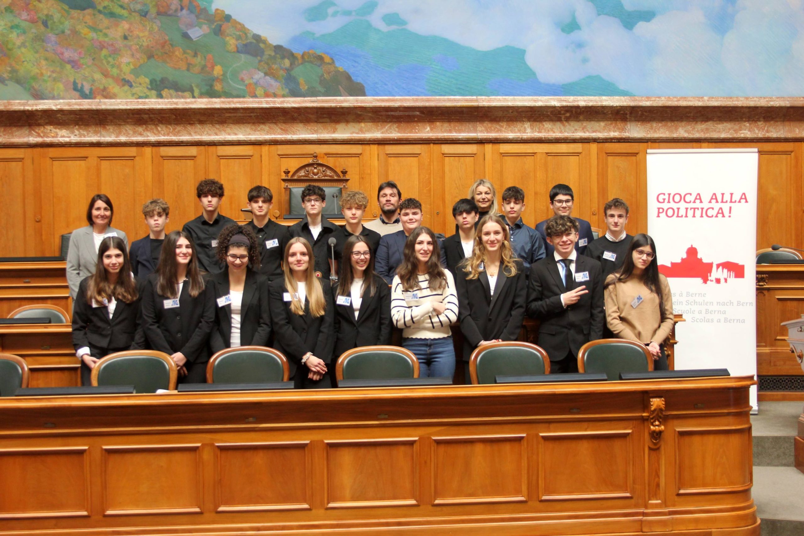 I ragazzi della IV D della Scuola media di Camignolo nella sala del Consiglio nazionale. (Foto Lukas Buser, @Lukas Buser)