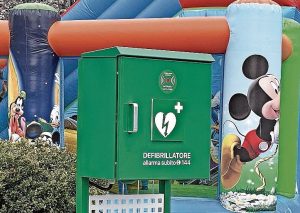 Occhio a questi armadietti verdi col simbolo del cuore: possono salvare vite. (foto Fondazione Ticino Cuore)