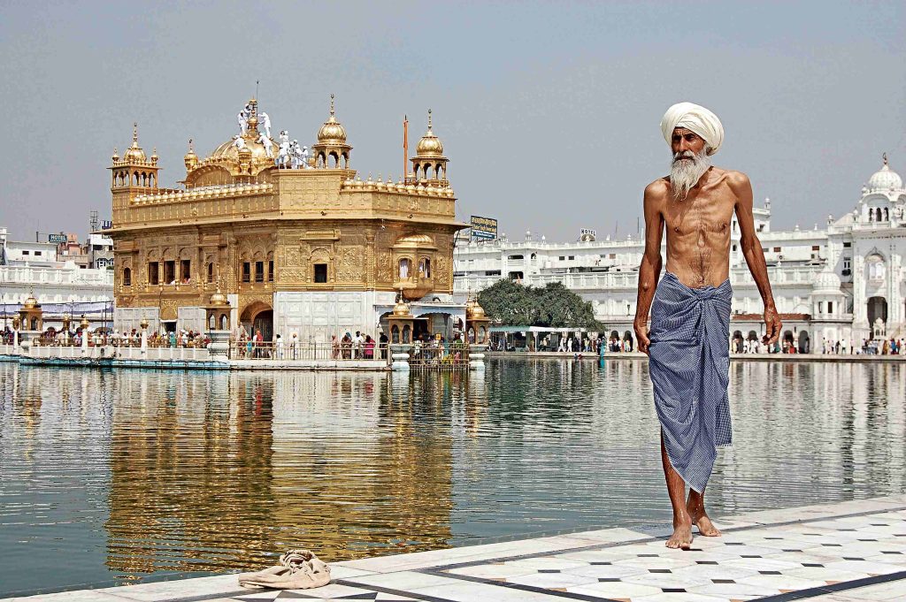 Il tempio d’oro di Amritsar (Wikipedia)