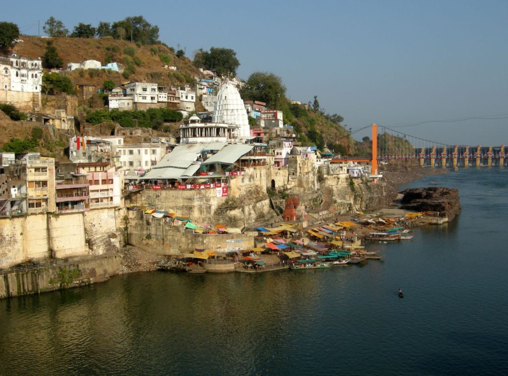 Omkareshwar, Tempio del Lingam e ponte
