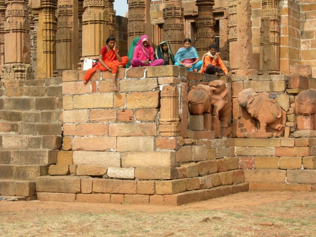 Omkareshwar, donne al tempio antico