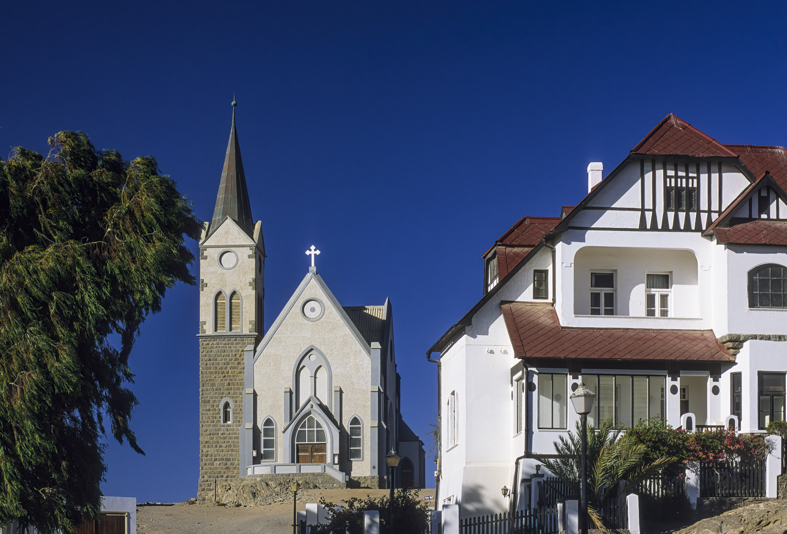 Chiesa di Luderitz, città nota per la sua architettura coloniale tedesca Art Nouveau. Felesenkirche