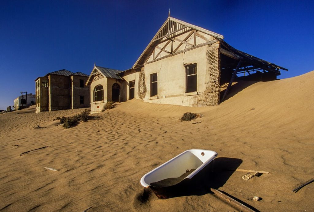 Il villaggio di Luderitz, si è sviluppato nel 1908, dopo la scoperta di diamanti nella zona. Il villaggio è stato costruito come una città tedesca