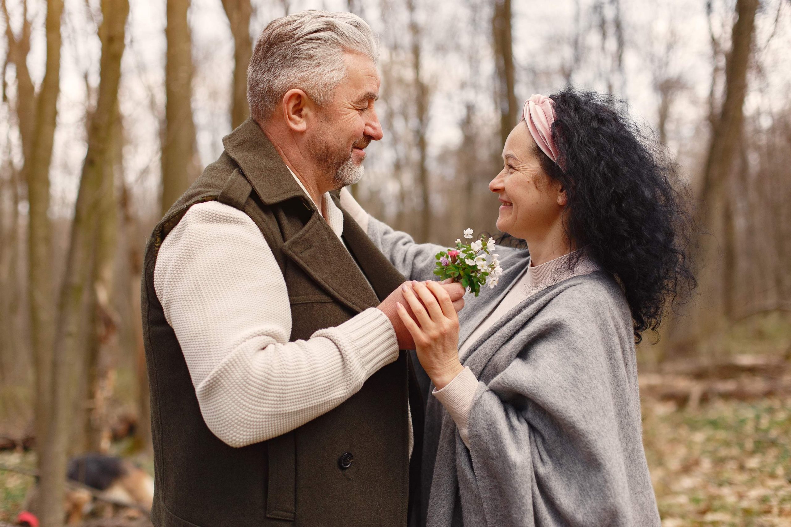 «Non è l’età a determinare la forza dell’amore, ma la qualità della connessione e la capacità di vivere emozioni autentiche» (Freepik.com)