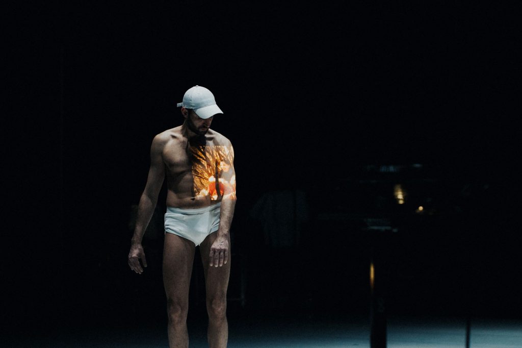 Alcune immagini riprese durante lo spettacolo (Fotografie di Luna Macelloni, Francesco Scaramuzzi, Valerio Salvatore)