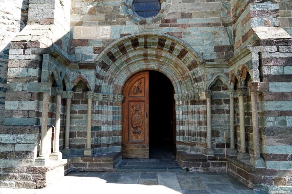L'ingresso alla chiesa.