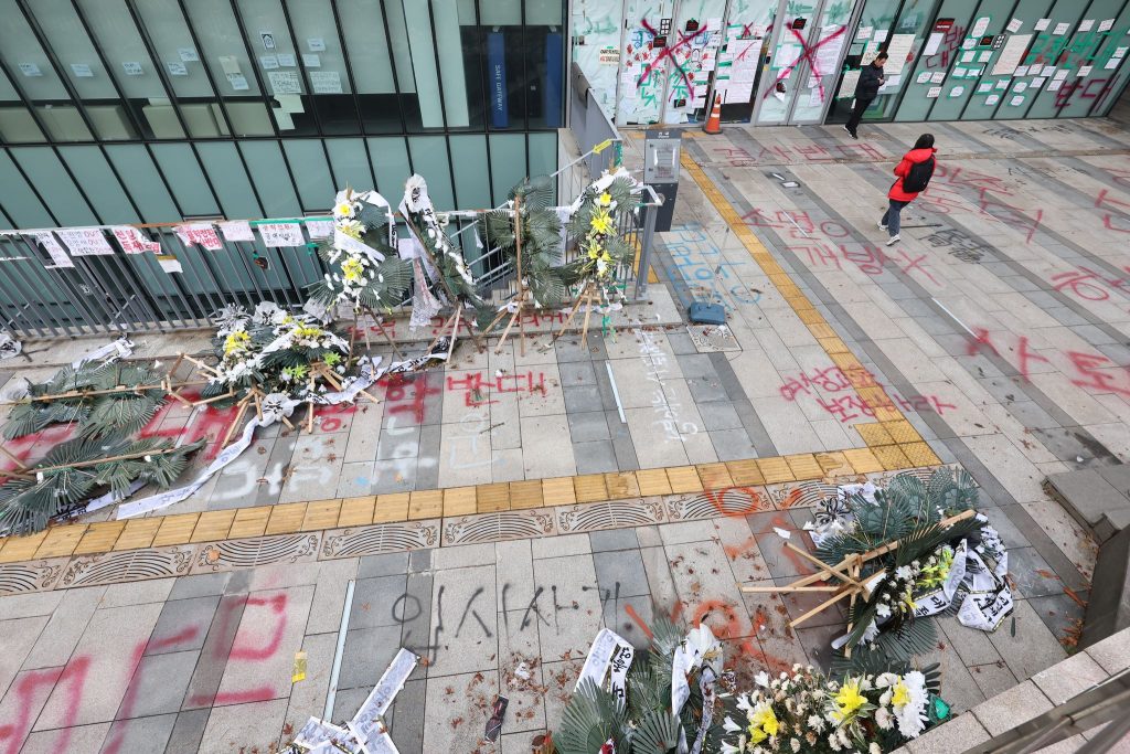 Il campus della Dongduk Women’s University con i segni della protesta (Korea JoongAng Daily)