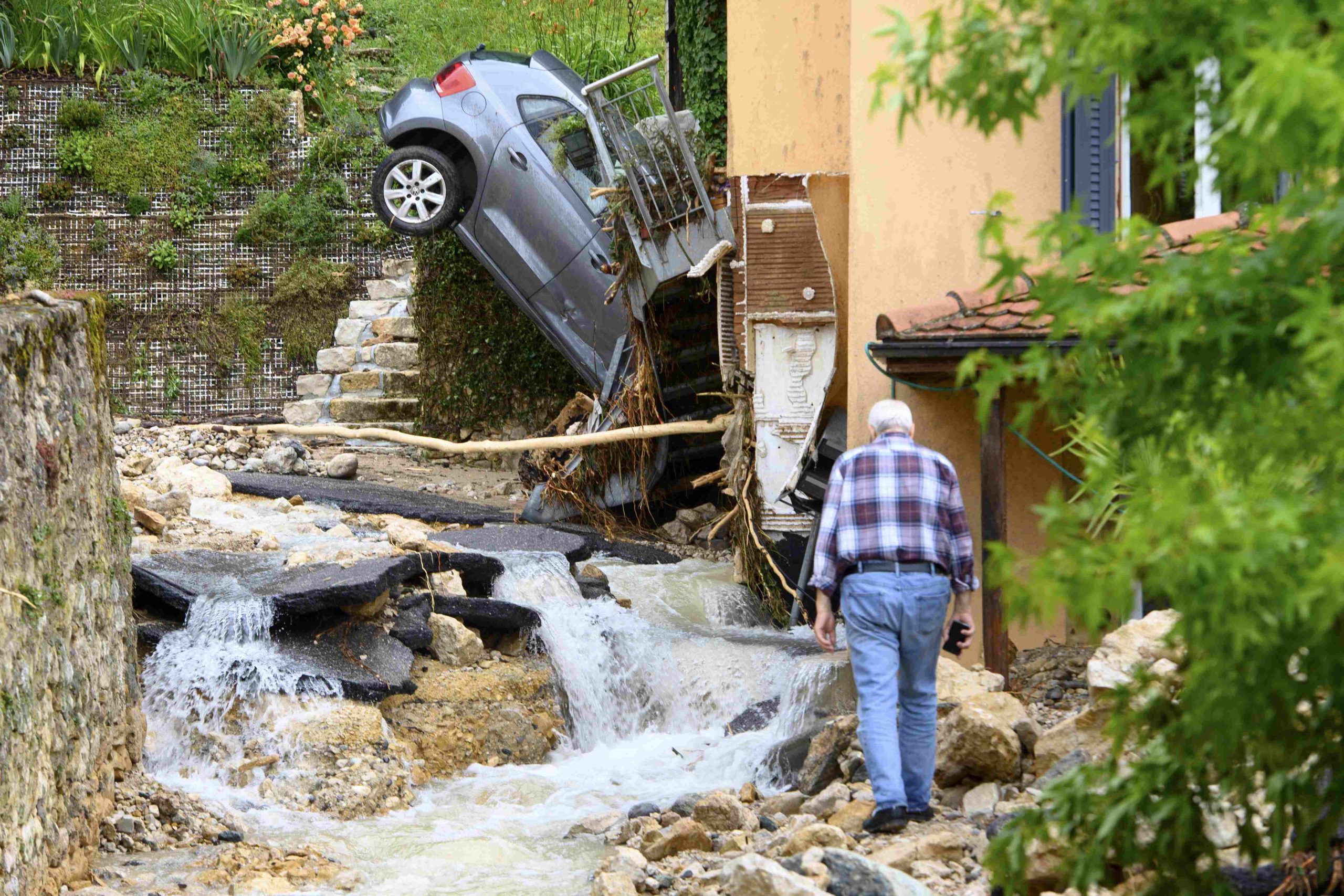 Tra le conseguenze del riscaldamento globale anche l’aumento degli eventi meteorologici estremi: alluvioni, ondate di calore, uragani, incendi ecc. (Keystone)