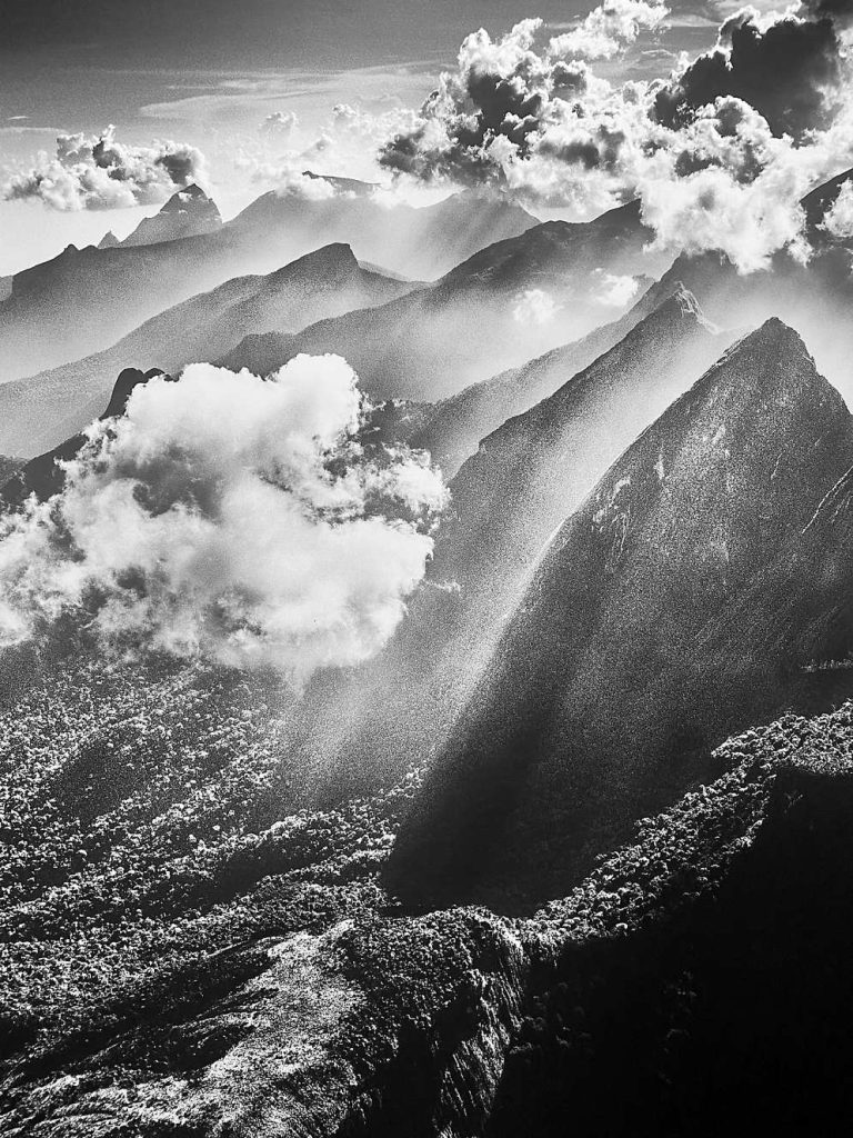 Sebastiano Salgado, dettaglio de Catena delle montagne del Marauiá. Territorio indigeno yanomami. Municipalità di São Gabriel da Cachoeira, Stato dell’Amazonas, Brasile, 2018
