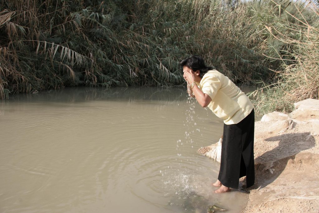 Lavaggi con l’acqua del Giordano