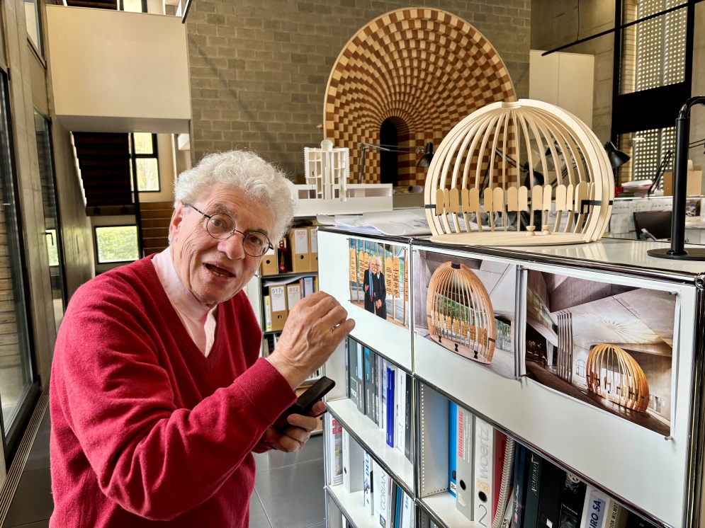 Mario Botta nel suo studio a Mendrisio. (Foto C.S.)