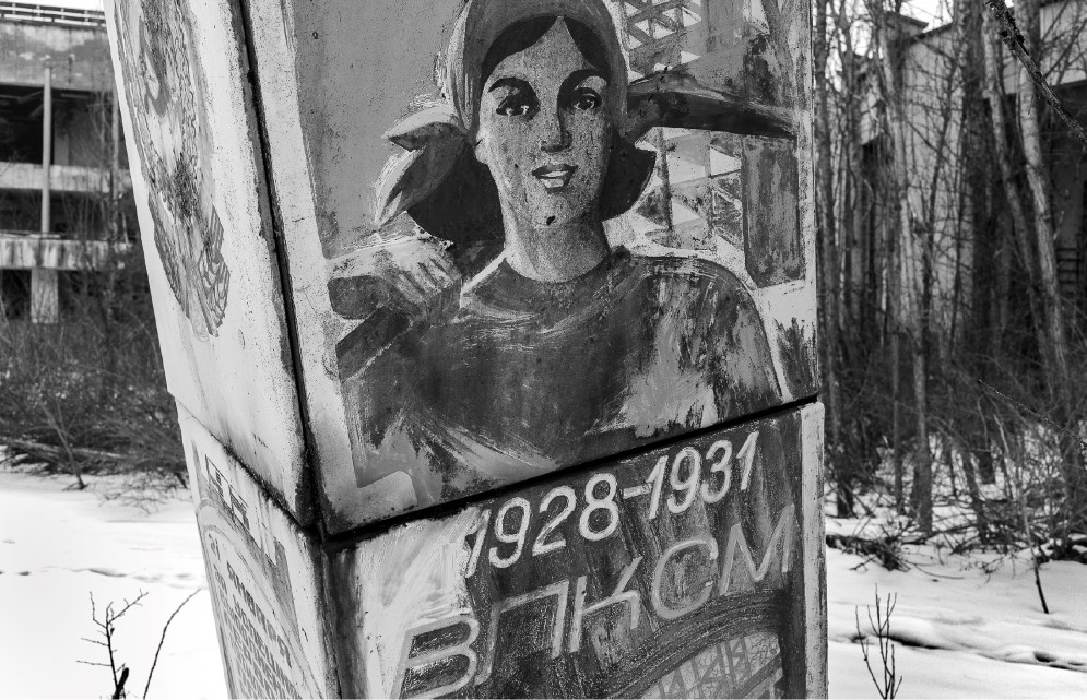 Pripjat, Ucraina. Cartelloni di propaganda dell'Unione della Gioventù Comunista Leninista di tutta l'Unione (ВЛКСМ) nelle strade della città