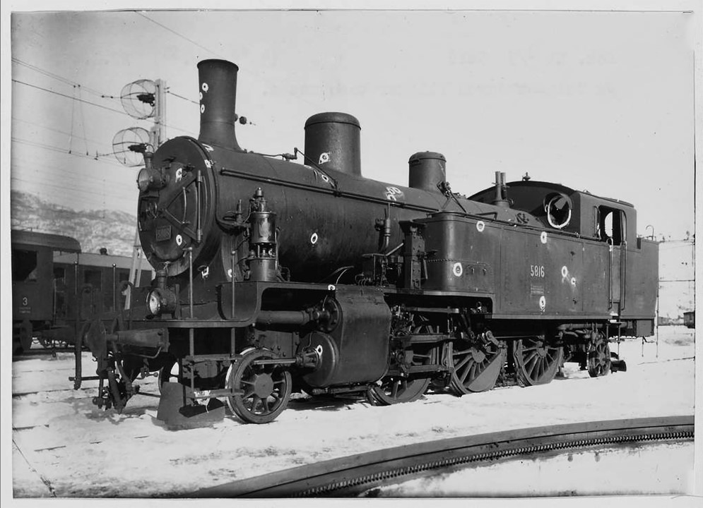 La locomotiva sulla quale Bezzola stava facendo manovra quando un aereo americano P-47D Thunderbolt mitragliò la stazione di Chiasso uccidendolo