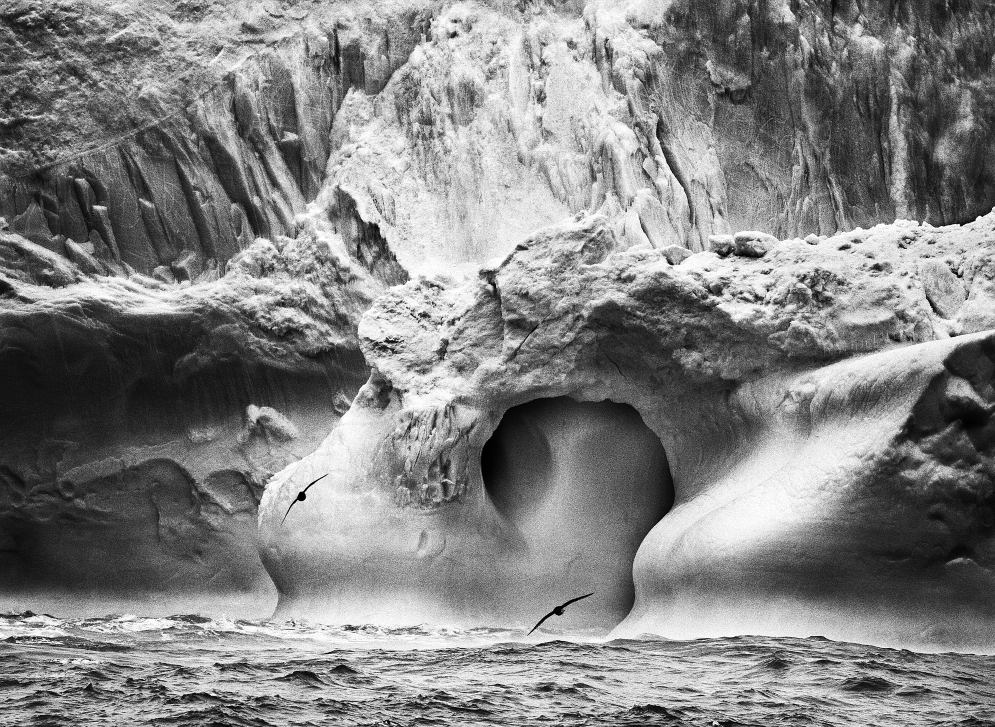 Iceberg situato tra le isole Bristol e Bellingshausen, Isole Sandwich Meridionali (© Sebastião Salgado/Contrasto, 2009)