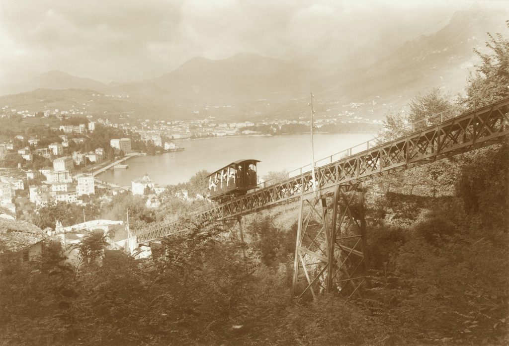I lavori di costruzione della funicolare erano iniziati nel 1888, l’inaugurazione si tenne nel 1890