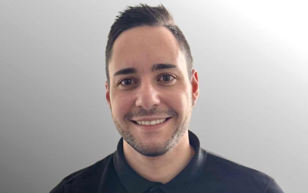 Alan Gashi da apprendista è cresciuto fino a diventare Junior Product Manager a Migros Ticino